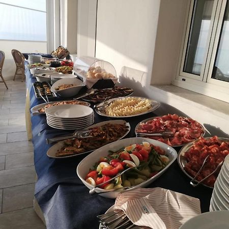 Le Roccette Mare Beach Hotel & Restaurant Тропеа Екстериор снимка