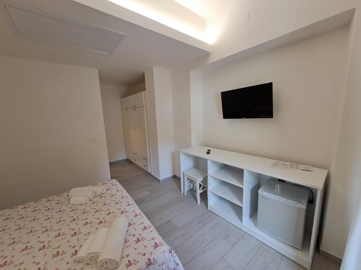 Le Roccette Mare Beach Hotel & Restaurant Тропеа Екстериор снимка