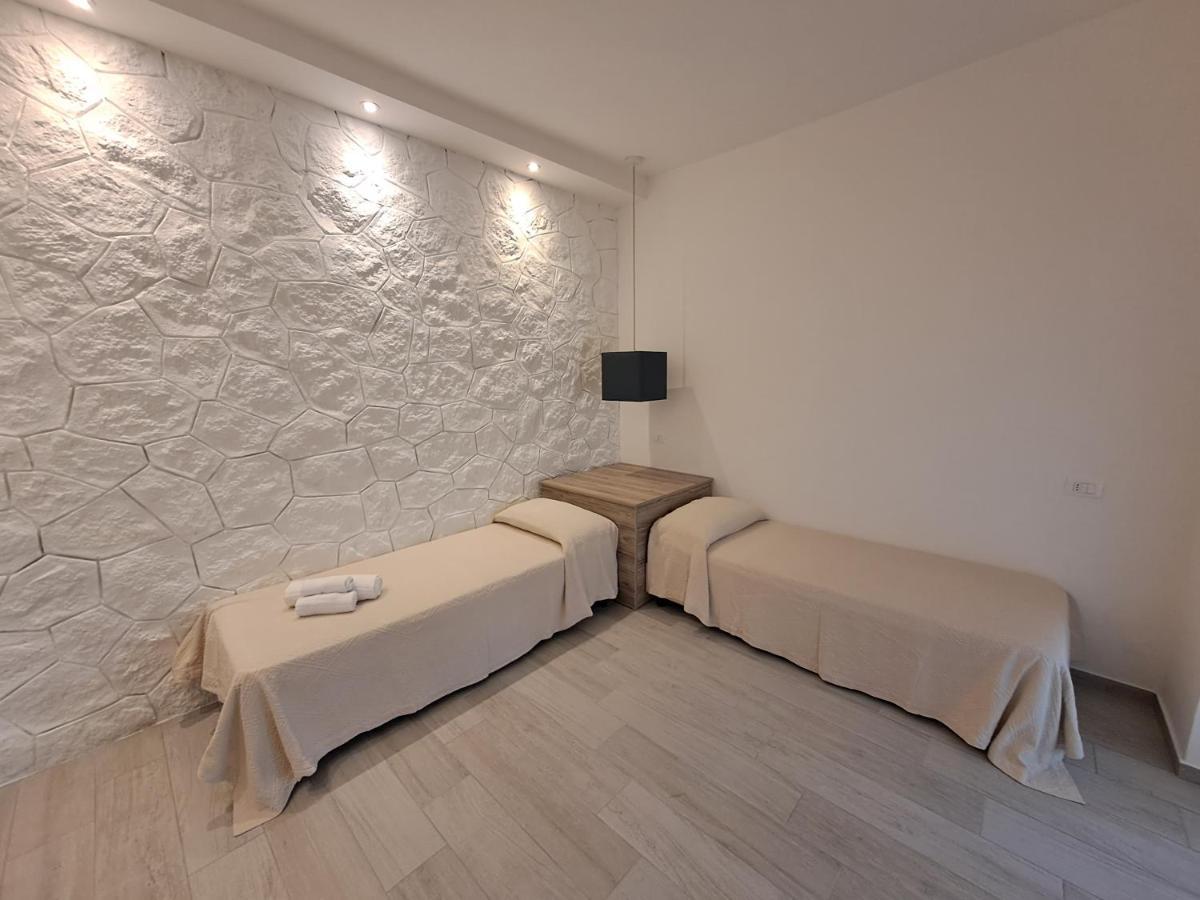 Le Roccette Mare Beach Hotel & Restaurant Тропеа Екстериор снимка