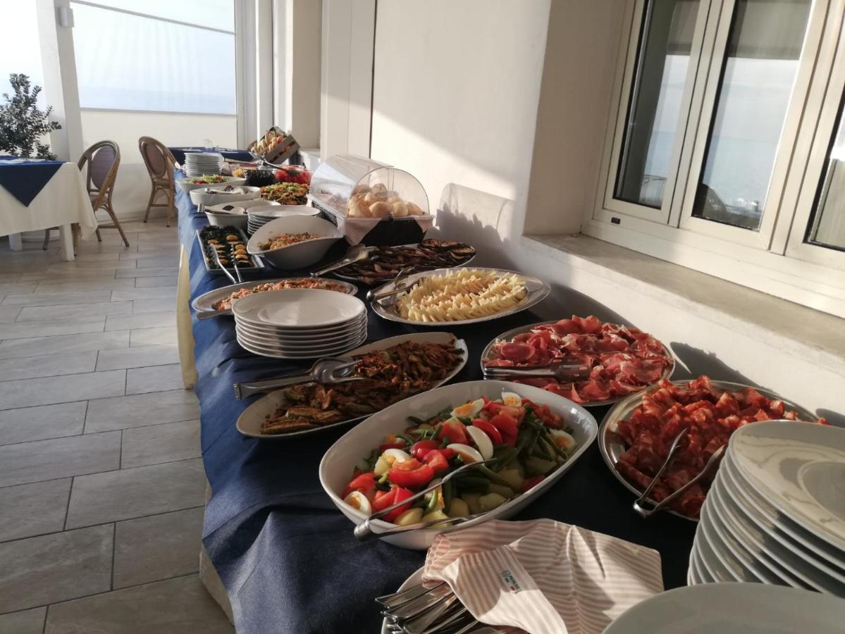 Le Roccette Mare Beach Hotel & Restaurant Тропеа Екстериор снимка
