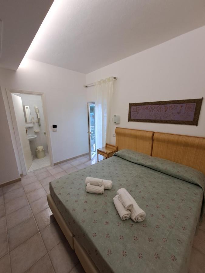 Le Roccette Mare Beach Hotel & Restaurant Тропеа Екстериор снимка