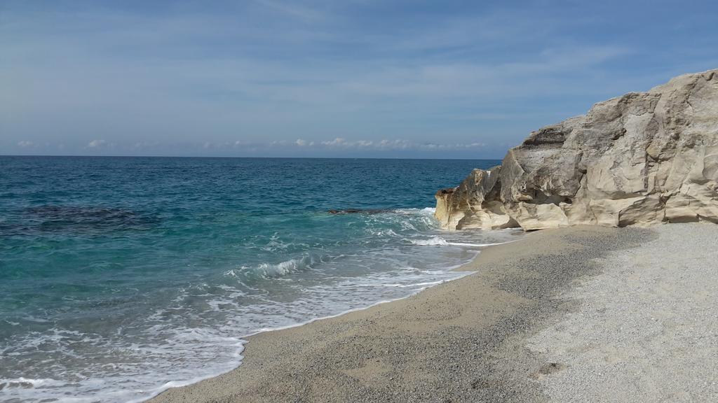 Le Roccette Mare Beach Hotel & Restaurant Тропеа Екстериор снимка