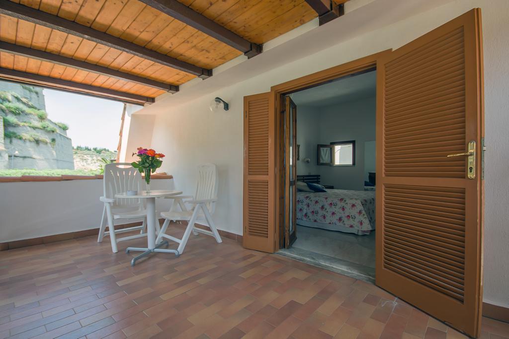 Le Roccette Mare Beach Hotel & Restaurant Тропеа Стая снимка