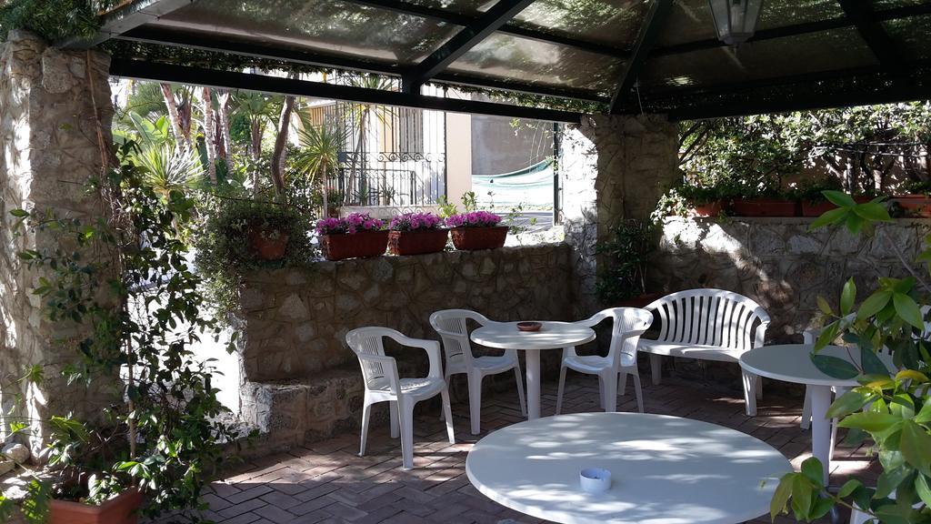 Le Roccette Mare Beach Hotel & Restaurant Тропеа Екстериор снимка