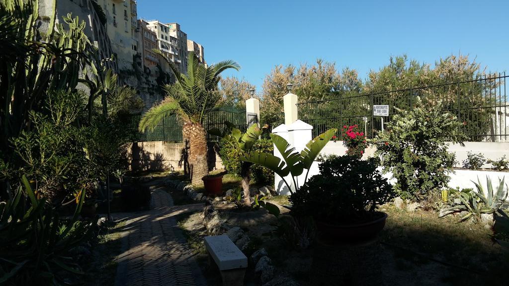 Le Roccette Mare Beach Hotel & Restaurant Тропеа Екстериор снимка