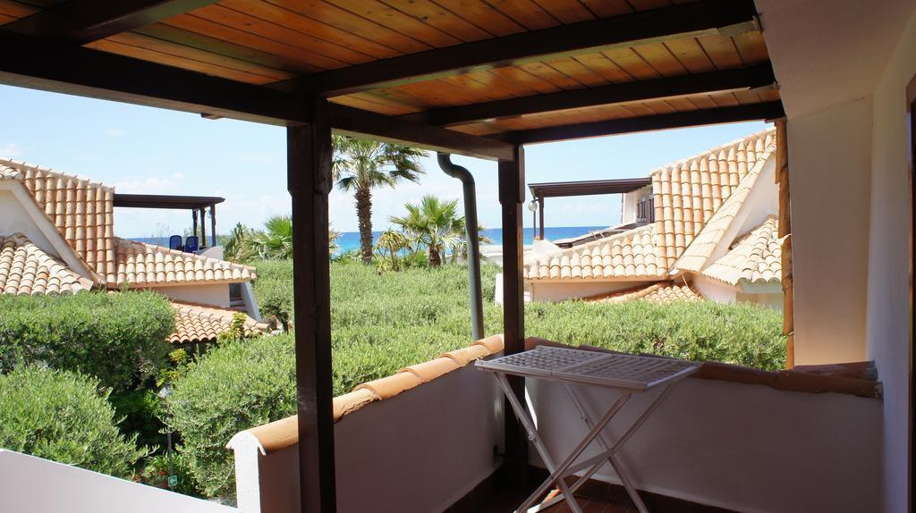 Le Roccette Mare Beach Hotel & Restaurant Тропеа Стая снимка