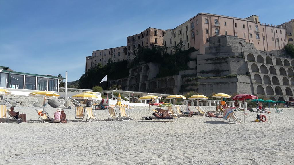 Le Roccette Mare Beach Hotel & Restaurant Тропеа Екстериор снимка
