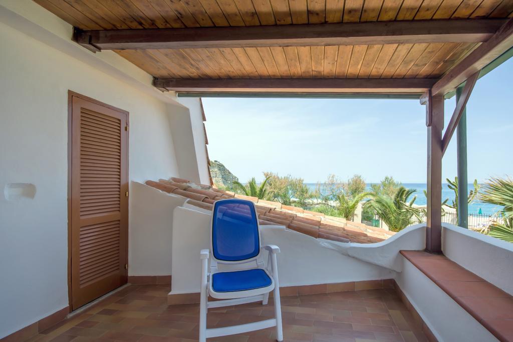 Le Roccette Mare Beach Hotel & Restaurant Тропеа Стая снимка
