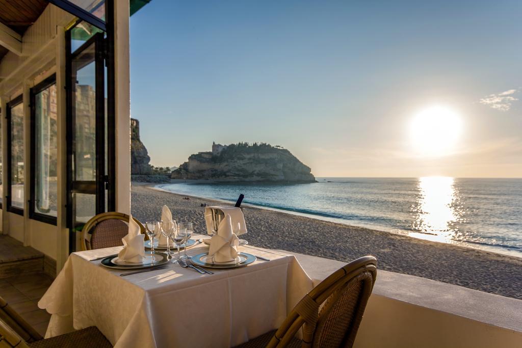 Le Roccette Mare Beach Hotel & Restaurant Тропеа Екстериор снимка