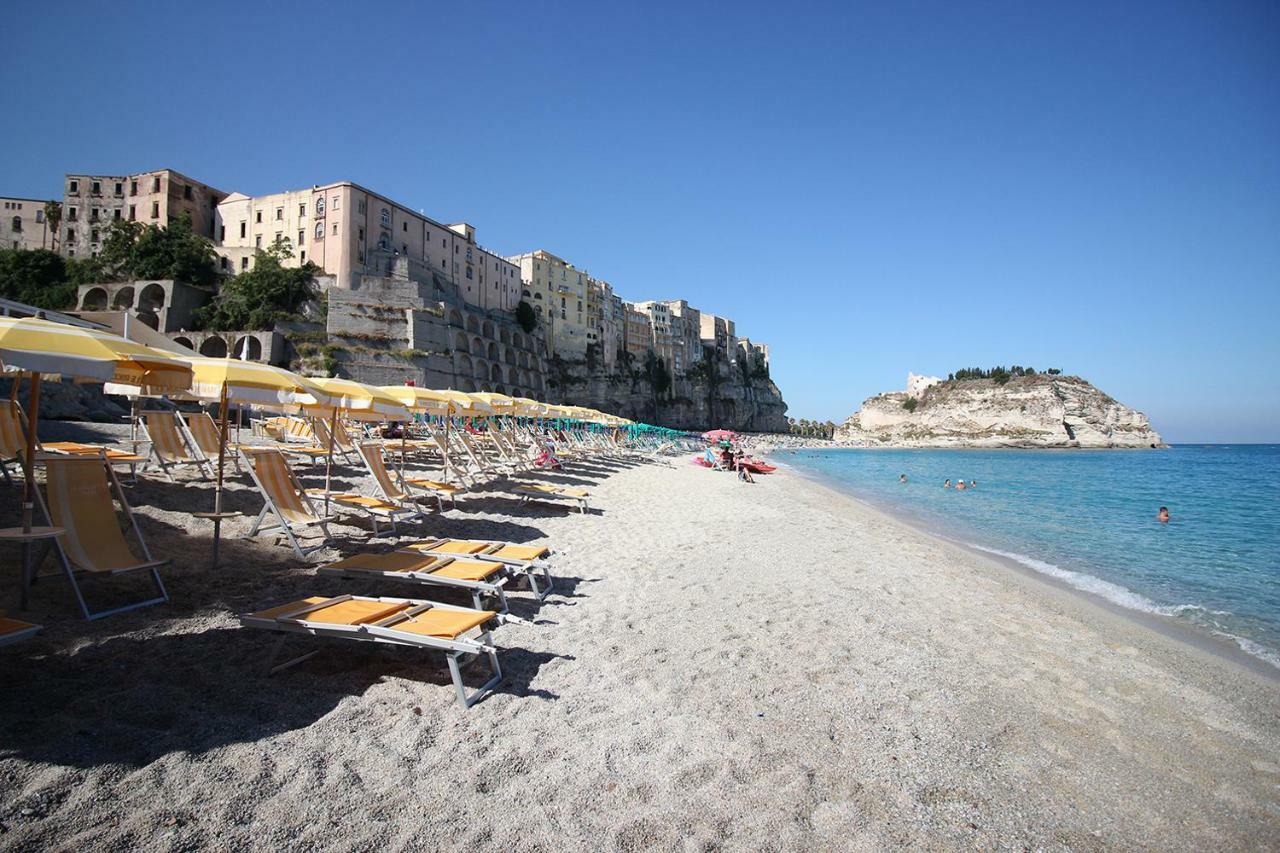 Le Roccette Mare Beach Hotel & Restaurant Тропеа Екстериор снимка