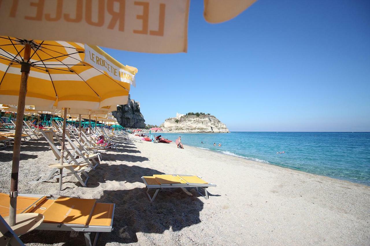 Le Roccette Mare Beach Hotel & Restaurant Тропеа Екстериор снимка